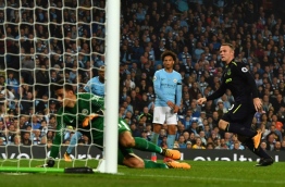 Everton's English striker Wayne Rooney (R) scores his team's first goal past Manchester City's Brazilian goalkeeper Ederson (L) during the English Premier League football match between Manchester City and Everton at the Etihad Stadium in Manchester, north west England, on August 21, 2017. / AFP PHOTO / Anthony Devlin / RESTRICTED TO EDITORIAL USE. No use with unauthorized audio, video, data, fixture lists, club/league logos or 'live' services. Online in-match use limited to 75 images, no video emulation. No use in betting, games or single club/league/player publications. /