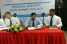 Tourism Minister Moosa Zameer (C) pictured signing the agreement awarding development of five domestic airports to Gryphon Energy of Malaysia. PHOTO/TOURISM MINISTRY