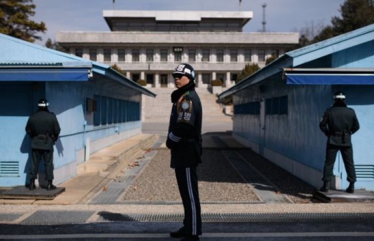 ދެ ކޮރެއާގެ ވެރިންގެ ސަމިޓް ދެ ގައުމު ގުޅޭ ބޯޑަރުގައި