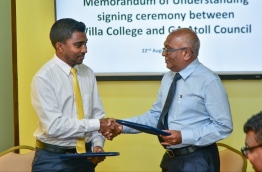 Villa College Rector Dr Ahmed Anwar (L) and President of Gaafu Alif Council Ahmed Fuad after signing the MoU. PHOTO / MIHAARU