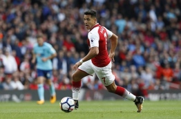 Arsenal's Chilean striker Alexis Sanchez runs with the ball during the English Premier League football match between Arsenal and Bournemouth at the Emirates Stadium in London on September 9, 2017. / AFP PHOTO / Ian KINGTON / RESTRICTED TO EDITORIAL USE. No use with unauthorized audio, video, data, fixture lists, club/league logos or 'live' services. Online in-match use limited to 75 images, no video emulation. No use in betting, games or single club/league/player publications. /