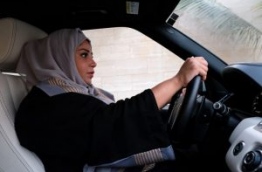 Saudi Arabia will allow women to drive from next June, state media said on September 26, 2017 in a historic decision that makes the Gulf kingdom the last country in the world to permit women behind the wheel. / AFP PHOTO / Reem BAESHEN