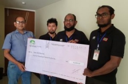 Islamic Foundation delegation currently in Bangladesh hands over MVR 1 million to Islamic Relief Worldwide to relieve the plight of Rohingya refugees. PHOTO/ISLAMIC FOUNDATION