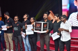 Raajje TV journalists hold peaceful protest against Broadcasting Commission at the Maldives Journalism Awards 2016 held in October 2017. PHOTO/MIHAARU