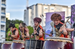 Members of SAI, a Japanese traditional drum group, pictured during their concert at the Republic Square, Male, on October 16, 2017. PHOTO: HUSSAIN WAHEED/MIHAARU