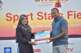 Mihaaru presents sports items to New Star Sports Club of Maafushi at the Sports Stars Fiesta. PHOTO: HUSSAIN WAHEED