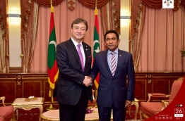 Parliamentary Vice-Minister for Foreign Affairs of Japan, Iwao Horii (L) pays courtesy call on President Abdulla Yameen. PHOTO/PRESIDENT'S OFFICE