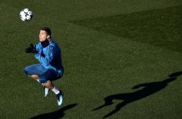 Real Madrid's Portuguese forward Cristiano Ronaldo heads the ball during a training session at Valdebebas Sport City in Madrid on December 5, 2017 on the eve of their Champions' League match against Borussia Dortmund. / AFP PHOTO / PIERRE-PHILIPPE MARCOU