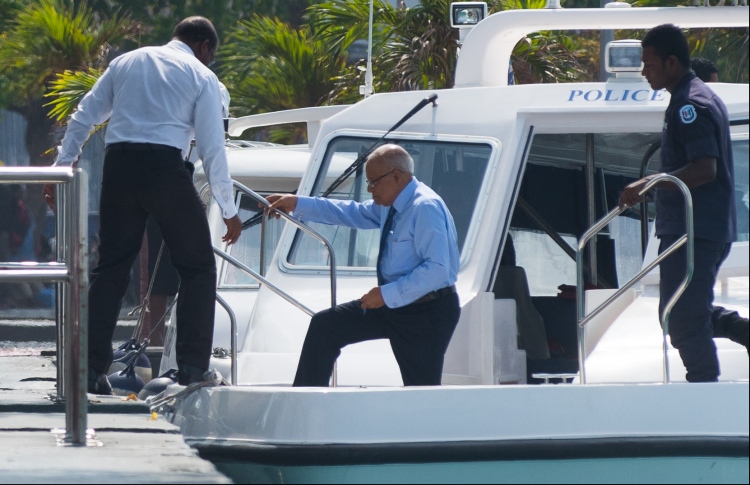 މައުމޫންގެ ހާލުކޮޅު ރަނގަޅެއް ނޫން: އާއިލާ