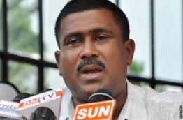 Environment ministry’s senior policy executive, Mohamed Haanim, speaks to reporters. PHOTO/SUN ONLINE
