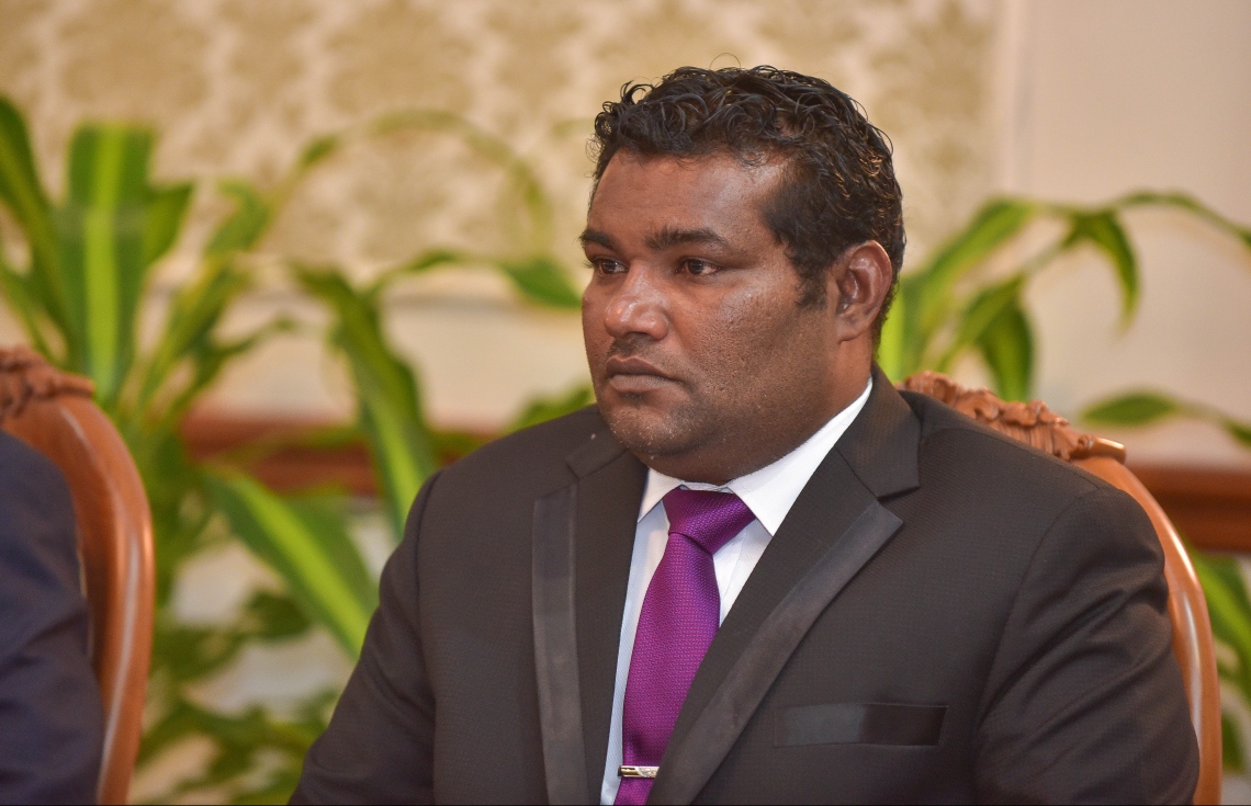 މާލެ: އޭޕްރީލް 30، 2018- ކްރިމިނަލް ކޯޓާއި ސިވިލް ކޯޓުގެ ފަނޑިޔާރު ކަމަށް ހަތަރު ބޭފުޅަކު އައްޔަން ކުރުމަށް ސުޕްރީމް ކޯޓުގައި މިރޭ ބޭއްވި ރަސްމިއްޔާތުގައި ޖުޑީޝަލް ސާވިސް ކޮމިޝަން (ޖޭއެސްސީ) ނައިބު ރައީސް މުހައްމަދު ފައިސަލް ބައިވެރިވެވަޑައިގަންނަވަނީ.---ފޮޓޯ: ނިޝާން އަލީ/މިހާރު