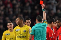 Paris Saint-Germain's French forward Kylian Mbappe (L) reacts as the referee gives him a red card during the French League Cup football semi-final match between Rennes and Paris Saint-Germain at the Roazhon Park stadium in Rennes on January 30, 2018. / AFP PHOTO / LOIC VENANCE