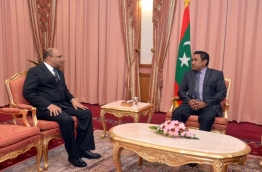 Chief Justice Abdulla Saeed (L) calls on President Abdulla Yameen at the President's Office. PHOTO/PRESIDENT'S OFFICE