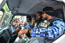 Police officers in the vehicle amidst the protest on March 2, 2014. MIHAARU PHOTO / HUSSEN WAHEED