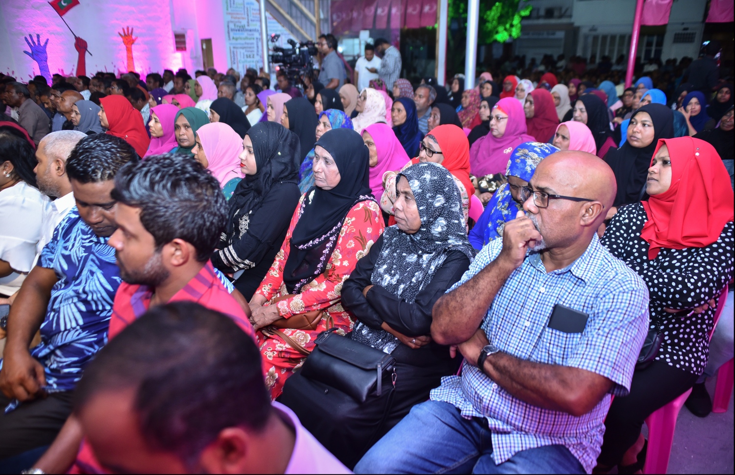 ޕީޕީއެމްގެ ރުމާލު 2 ގައި ބޭއްވި ޖަލްސާގައި އާންމުން ބައިވެރިވަނީ. .---ފޮޓޯ: ހުސައިން ވަހީދު/މިހާރު