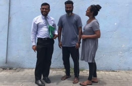 Abdulla Shaheem (M) with his lawyer and wife after being released. PHOTO/AHMED NIYAAZ