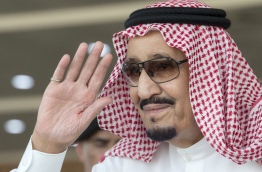 A handout picture provided by the Saudi Royal Palace on April 16, 2018, shows Saudi Arabia's King Salman bin Abdulaziz gesturing while attending the closing ceremony of the "Gulf Shield 1" military drills in the eastern Saudi Arabian region of Dhahran, on the sidelines of the the 29th Arab League summit. / AFP PHOTO / Saudi Royal Palace / BANDAR AL-JALOUD / RESTRICTED TO EDITORIAL USE - MANDATORY CREDIT "AFP PHOTO / SAUDI ROYAL PALACE / BANDAR AL-JALOUD" - NO MARKETING - NO ADVERTISING CAMPAIGNS - DISTRIBUTED AS A SERVICE TO CLIENTS