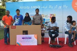Dhiraagu awards the grand prize to the winner of the draw held at the ceremony to launch IPTV services and high speed fibre broadband in GDh. Thinadhoo.