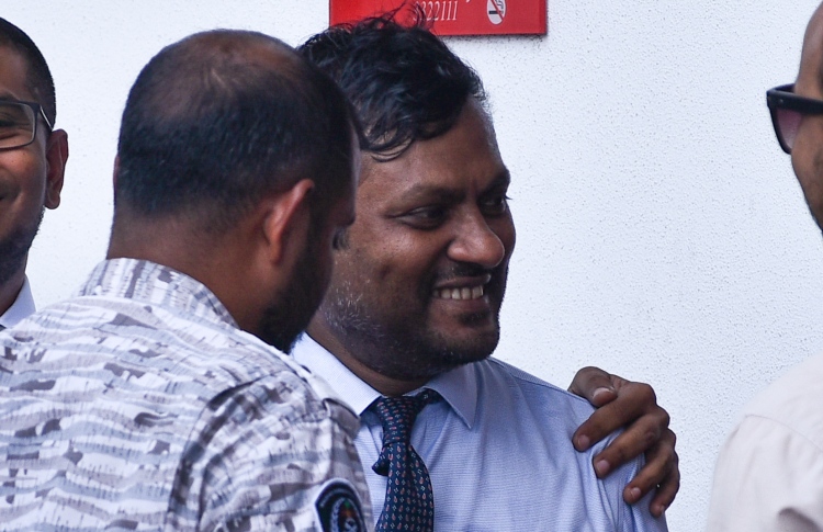 ނާޒިމް އެއްޖިންސުން ގުޅުން "ހިންގި" މައްސަލަ ބަލަނީ