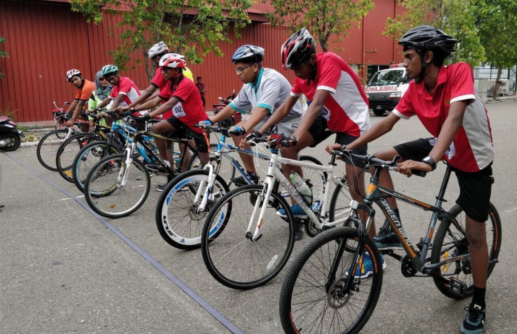 ބައިކް މޯލްޑިވްސް އިން ބައިސިކަލް ރޭހެއް ބާއްވައިފި