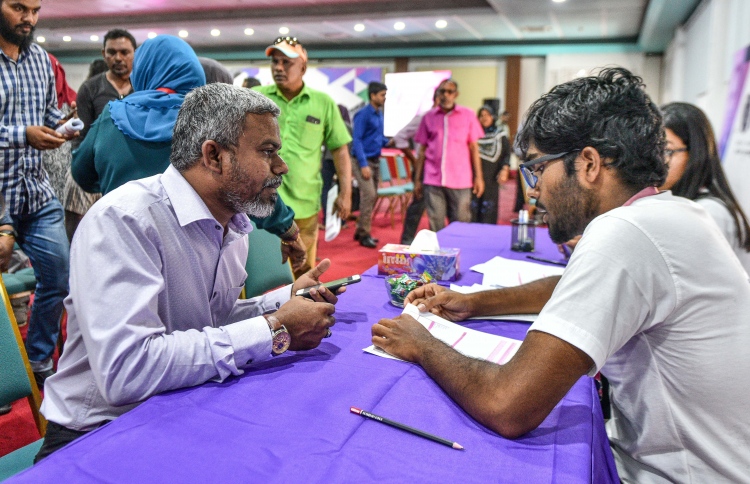 "ފްލެޓާ ގުޅޭ ޝަކުވާތަކަށް މި އަންނަނީ ޖަވާބުދެމުން"