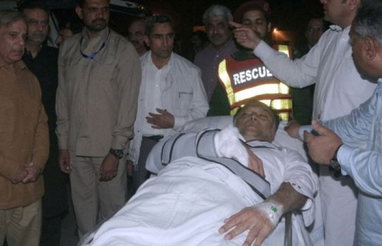 ޕާކިސްތާނުގެ ދާޚިލީ ވަޒީރުގެ ގަޔަށް ބަޑި ޖަހައިފި