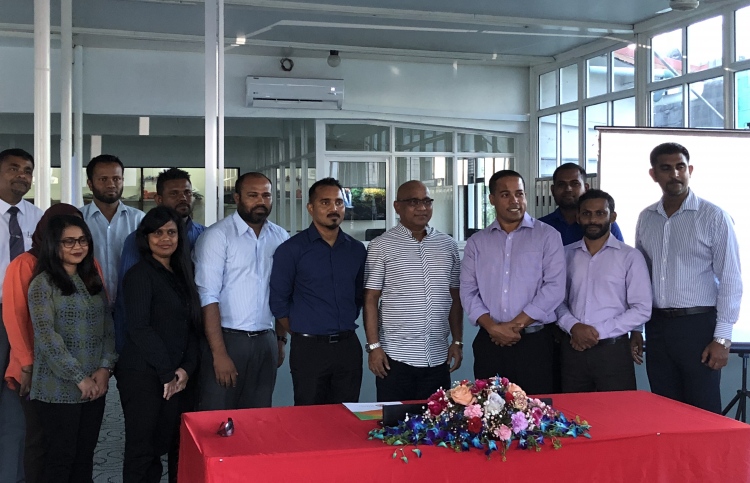 ޒުވާނުން މަސައްކަތްތަކަށް ތައްޔާރު ކުރަން އެއްބަސްވެއްޖެ