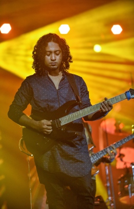 Olympus, May 8, 2018: During a performance at the release of Ismail Affan's new album, "Gen'bendhen". PHOTO: NISHAN ALI/MIHAARU