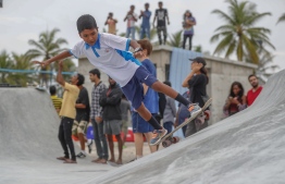 Hulhumale, May 4, 2018: Students of B. Goidhoo receive free skating lessons at the soft opening of Hulhumale Skatepark. PHOTO: MOHAMED AHSAN/RED BULL
