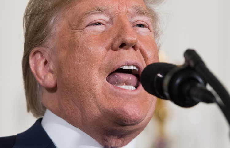 އެމެރިކާ އަށް ބިރު ނުދައްކަން ޓްރަމްޕް އިންޒާރު ދީފި