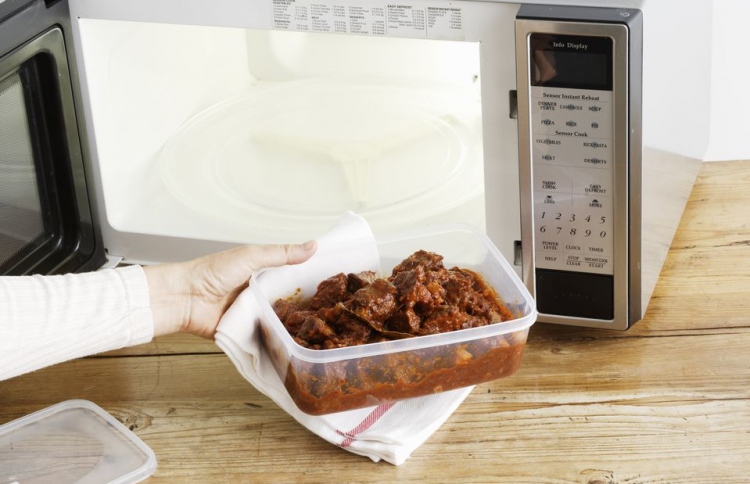 ޕްލާސްޓިކް ތަށީގައި މައިކްރޮވޭވް ނުކުރާތި