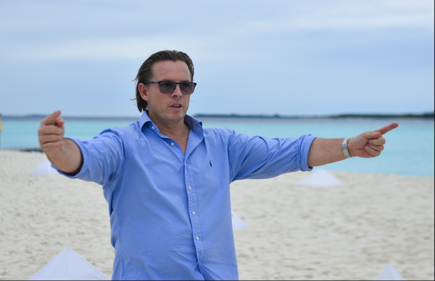 "ބާ އެޓޯލް ފެސްޓިވަލް" އިފްތިތާހު ކުރަން ބޭއްވި ރަސްމިއްޔާތުގައި ދަ ސްމޯލް މޯލްޑިވްސް އައިލެންޑްގެ ސީއީއޯ މާކް ވާހަކަ ދައްކަވަނީ.--- ފޮޓޯ: ހުސެއިން ވަހީދު/މިހާރު