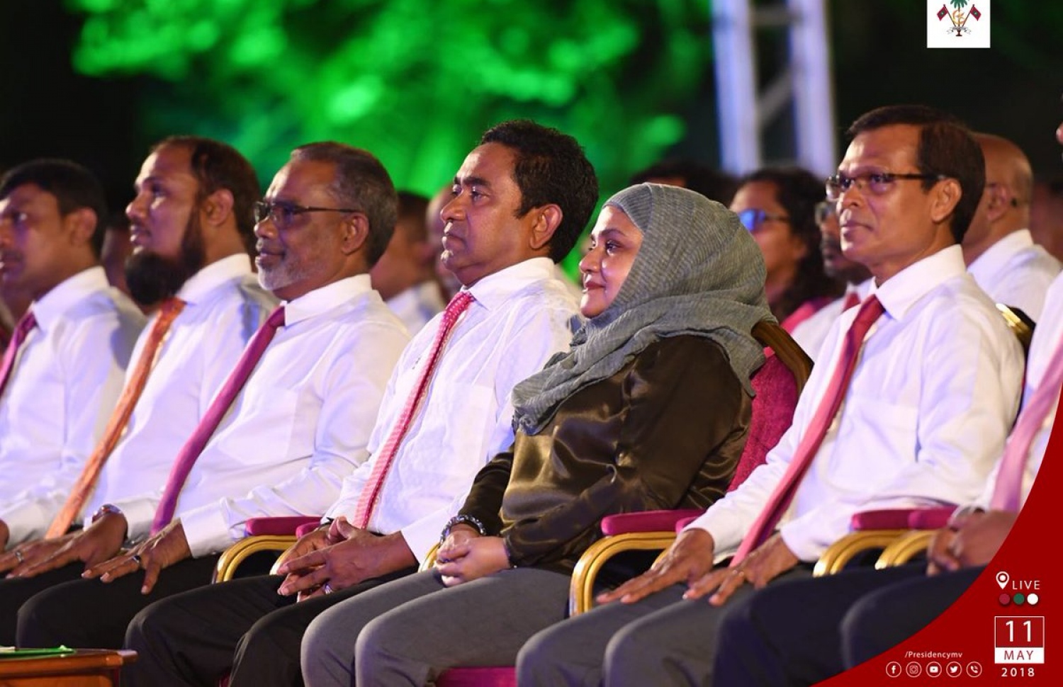 ޕީޕީއެމުން މިރޭ ބޭއްވި ޖަލްސާގައި ރައީސް ޔާމީންގެ ދެކަނބަލުންނާއި ދައުލަތުގެ ބައެއް އިސްވެރިން ބައިވެރިވެވަޑައިގަންނަވަނީ.---ފޮޓޯ: ރައީސް އޮފީސް