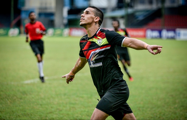 ވެލެންސިއާ އަތުން އީގަލްސް އަށް ތަފާތު ބޮޑު މޮޅެއް