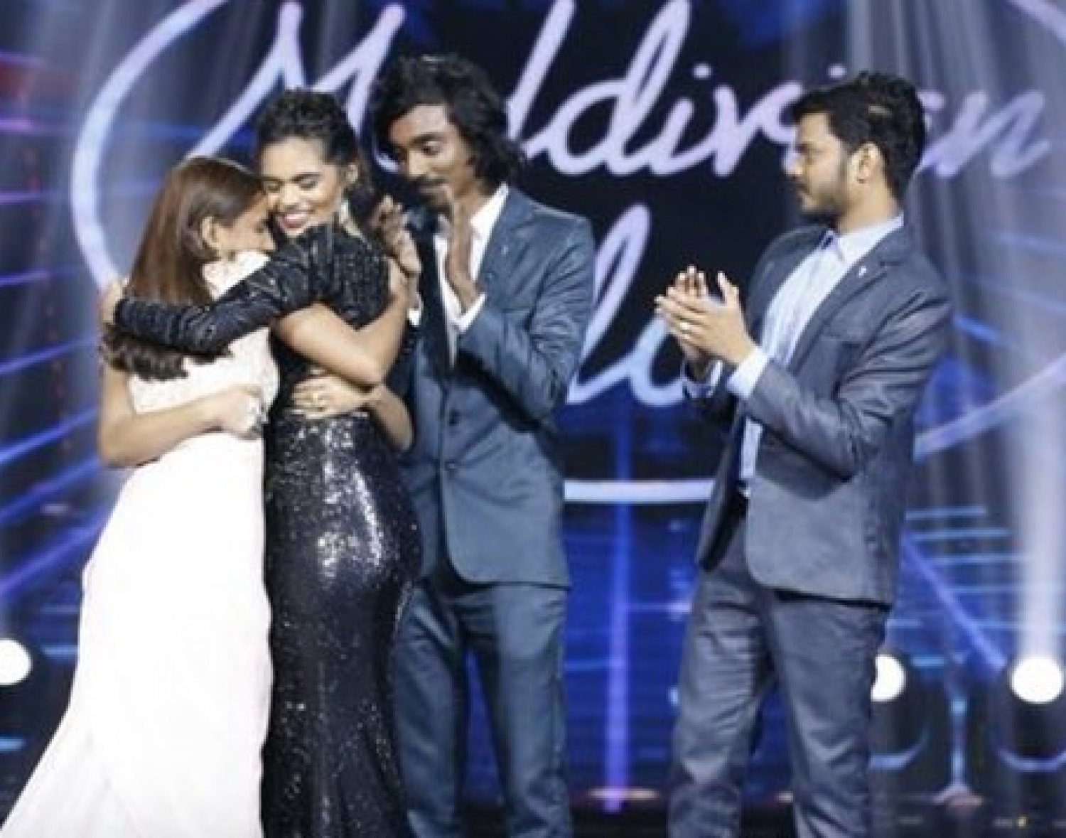 މޯލްޑިވިއަން އައިޑޮލްގެ ޓައިޓްލް ލިބުނު އަޒަލް (ވ-2)