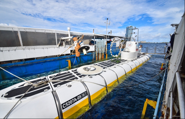 ސަބްމެރިންގެ ގޭސް ސިލިންޑަރުތައް ގޮވައި، ގެއްލުންތަކެއް