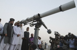 ޕާކިސްތާނުގެ އިލްމުވެރިންގެ ބަޔަކު، ޖައްވީ ދުރުމިއެއްގެ އެހީގައި ރޯދަ އަށް ހަނދު ބަލަނީ: މާދަމާ އީދަށް ވުން ވަރަށް ކައިރި