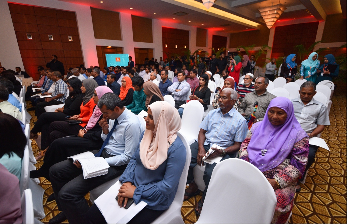 ކުރުނބާ މޯލްޑިވެސް ރިސޯޓު: މޭ 14، 2018- ދިރާގުގެ 29 ވަނަ އަހަރީ އާންމު ޖަލްސާގެ ތެރެއިން: ދިރާގަށް މިދިޔަ އަހަރު ލިބުނު ފައިދާގެ ތެރެއިން ކޮންމެ ހިއްސާ އަކަށް 11.81ރ. ބަހަން ވަނީ ފާސްކޮށްފައި.---ފޮޓޯ: ހުސައިން ވަހީދު/މިހާރު