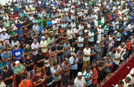 Islamic Centre, May 16, 2018: People perform prayers in the Grand Friday Mosque on the first day of the Islamic holy month of Ramadan. PHOTO: HUSSAIN WAHEED/MIHAARU