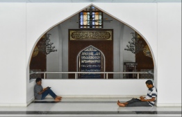 Islamic Centre, May 16, 2018: People pictured reciting Quran in the Grand Friday Mosque on the first day of the Islamic holy month of Ramadan. PHOTO: HUSSAIN WAHEED/MIHAARU