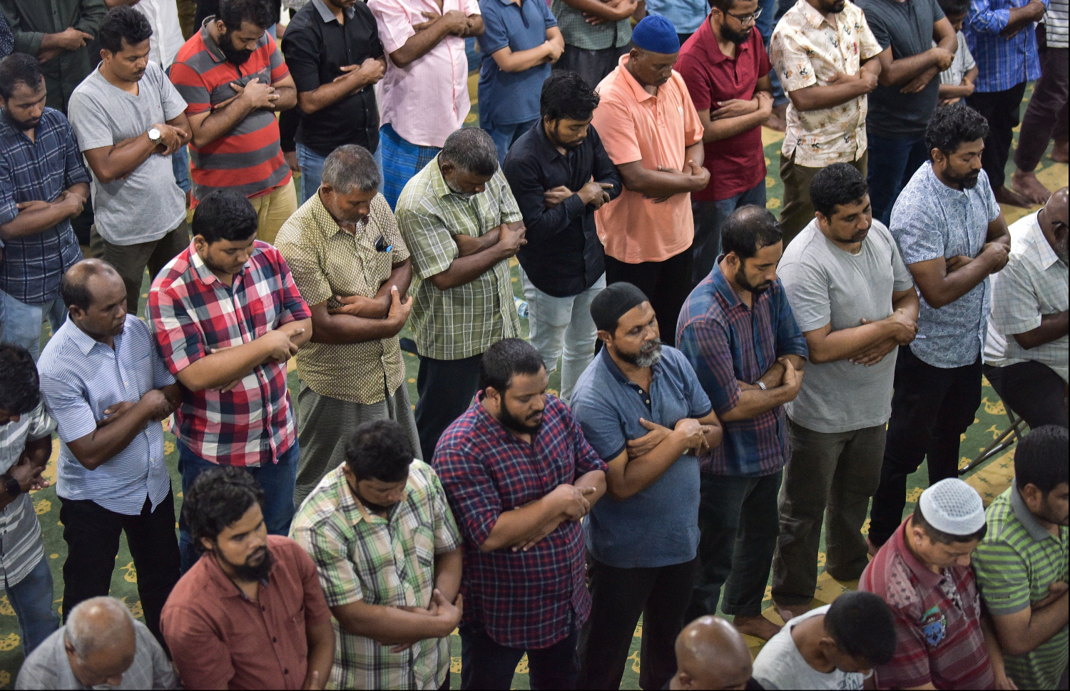 މިސްކިތެއްގައި މިދިޔަ ރޯދަމަހު ތަރާވީހް ނަމާދު ކުރަނީ.--- ފޮޓޯ: މިހާރު