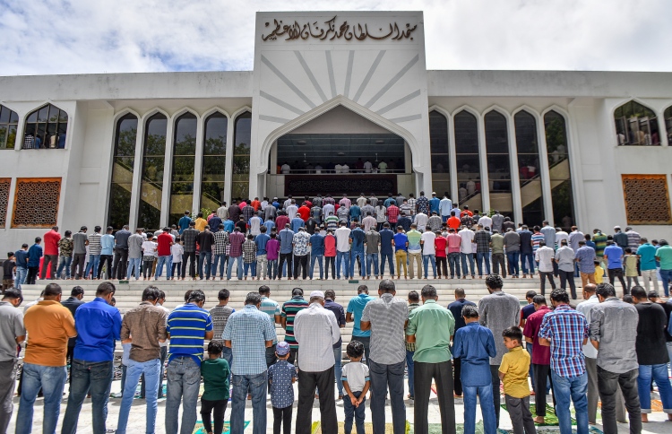 ހުކުރު ނަމާދު ނުކުރާ ފުރަތަމަ ދުވަސް!