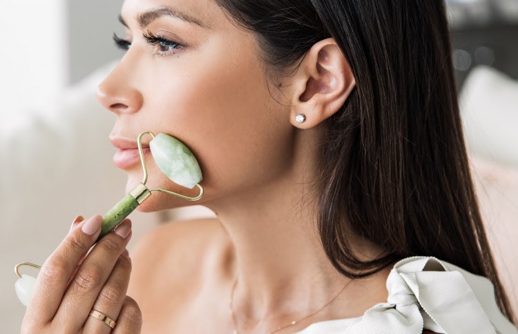 މޫނު ރީތިކުރާ "ޖޭޑް ރޯލާ" ކުއްލިއަކަށް މަޝްހޫރުވެއްޖެ