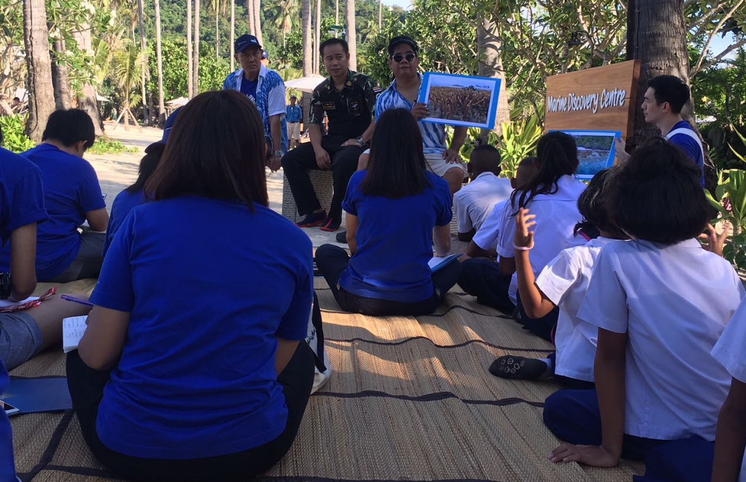 ފީފީ އައިލޭންޑުގައި މެރިން ޑިސްކަވަރީ ސެންޓަރު ހުޅުވުމަށް ބޭއްވި ރަސްމިއްޔާތުގައި މެރިން ސައިންޓިސްޓް ޑރ. ތޮން ވާހަކަ ދައްކަވަނީ.-- ފޮޓޯ: މުހައްމަދު ޔާމީން /މިހާރު