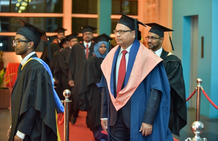 ސޯޝަލްމީޑިއާއާ ހެދި ކުރިމަތިވާ ނުރައްކާ ބޮޑު:މިނިސްޓަރު