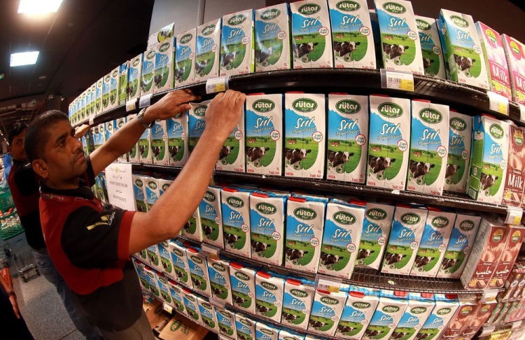 ސައުދީ، ޔޫއޭއީގެ މުދާ ގަތަރުގެ ފިހާރަތަކުން ނަގަނީ