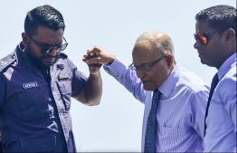 Former President Maumoon Abdul Gayoom (C) escorted by the police to a court hearing. PHOTO/MIHAARU