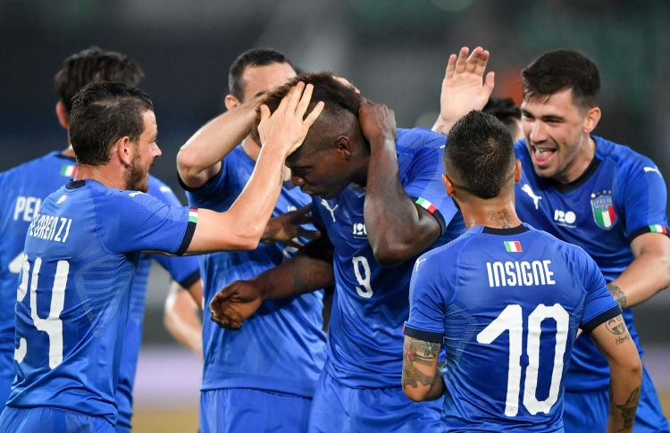 ބަލޮޓެލީގެ އެނބުރި އައުން ލަނޑަކާ އެކު