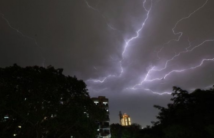 ހޮނުއަޅައިގެން އިންޑިއާ އާއި ނޭޕާލުން 69 މީހުން މަރު