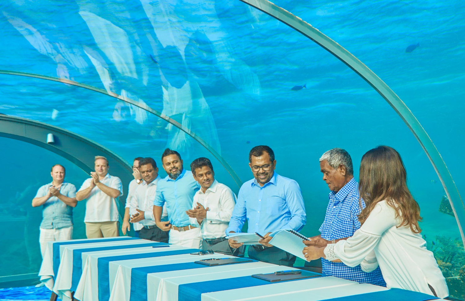 މަޑިވަރު އެއާޕޯޓު އެޅުމުގެ އެއްބަސްވުން އުއްޗު އާއި ޒަމީރު ބަދަލު ކުރައްވަނީ. -